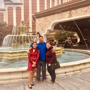 Meet your Posher, Santi